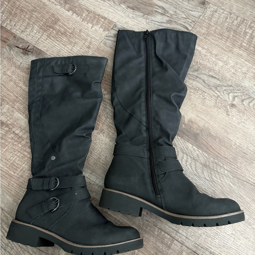 Sun + Stone Women's Black Brinley Strapped Lug-Sole Boots